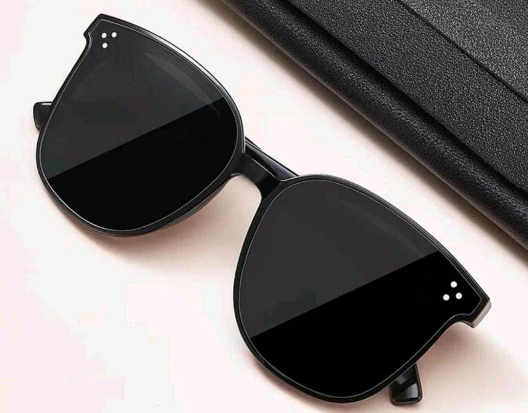 Black unisex sunglasses included free with an IMPUL RPM-01 purchase